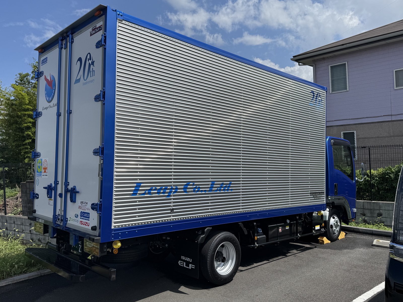 新車導入した2トン標準ロング車（側面）
